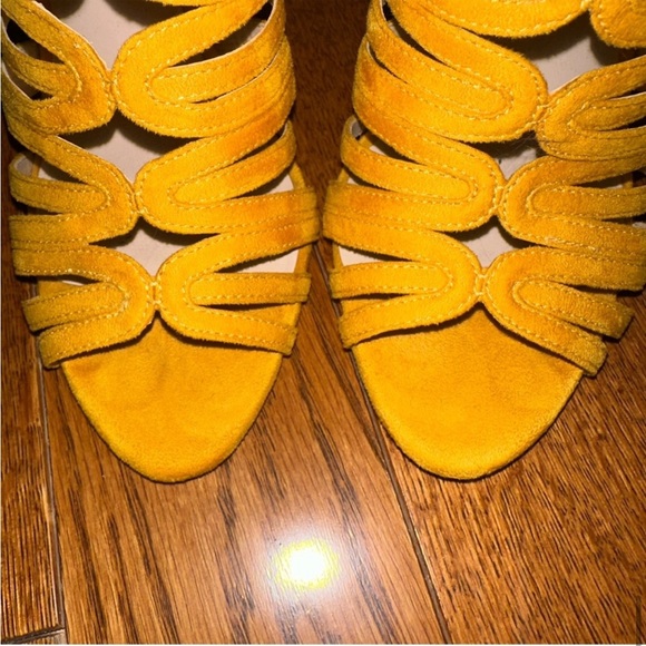 Caged suede heels - Picture 8 of 10